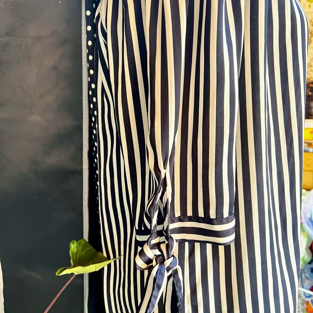 H&M Women’s Blouse Top Size 12 Blue & White Striped 3/4 Sleeves - Picture 3 of 8